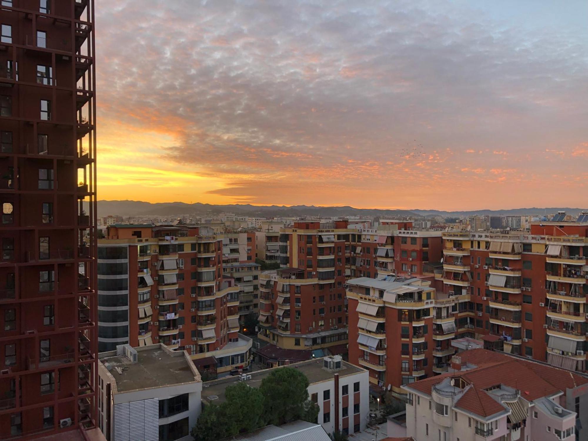 Garden Building Luxury Apartment Tiranë Luaran gambar