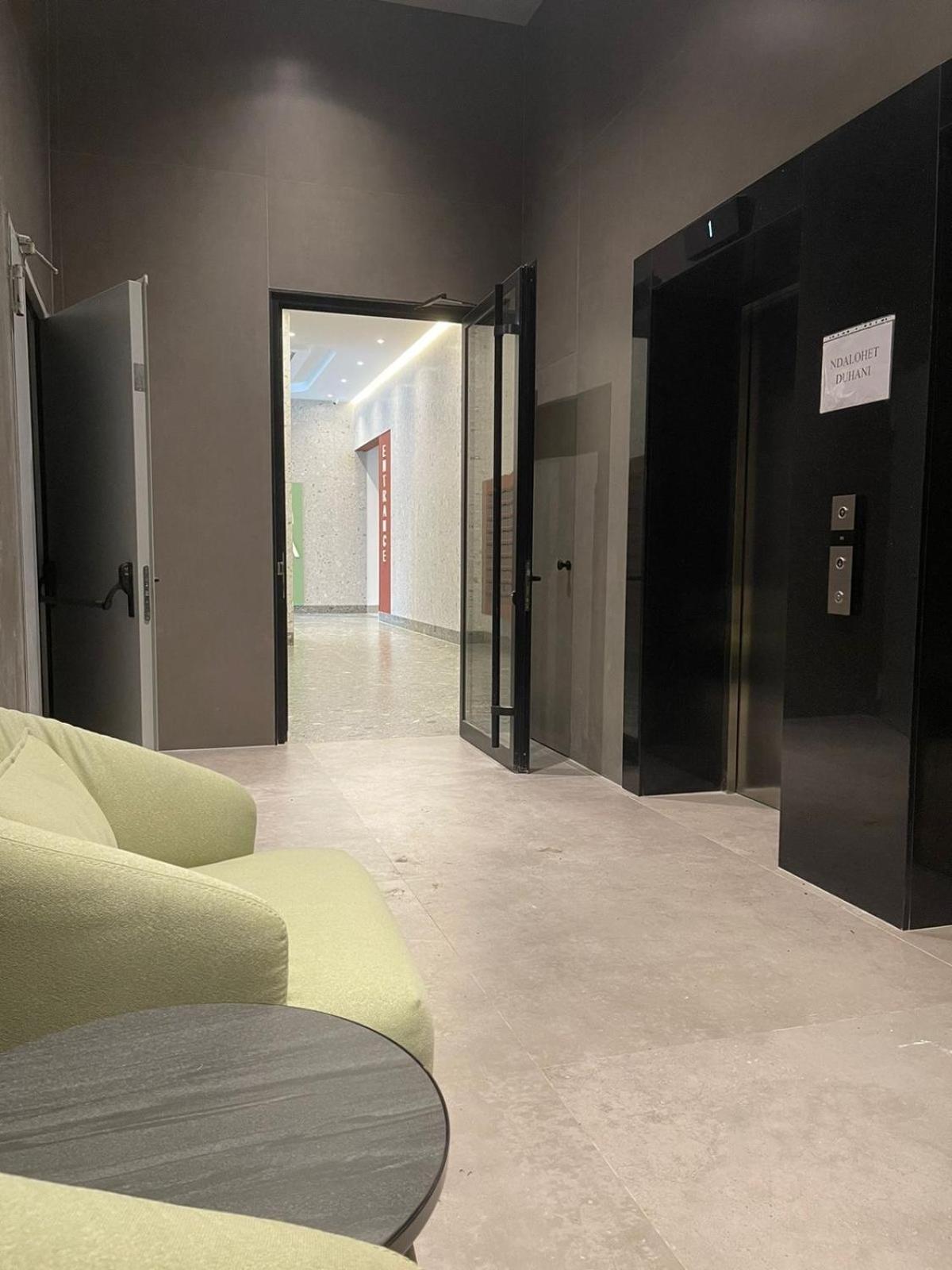 Garden Building Luxury Apartment Tiranë Luaran gambar