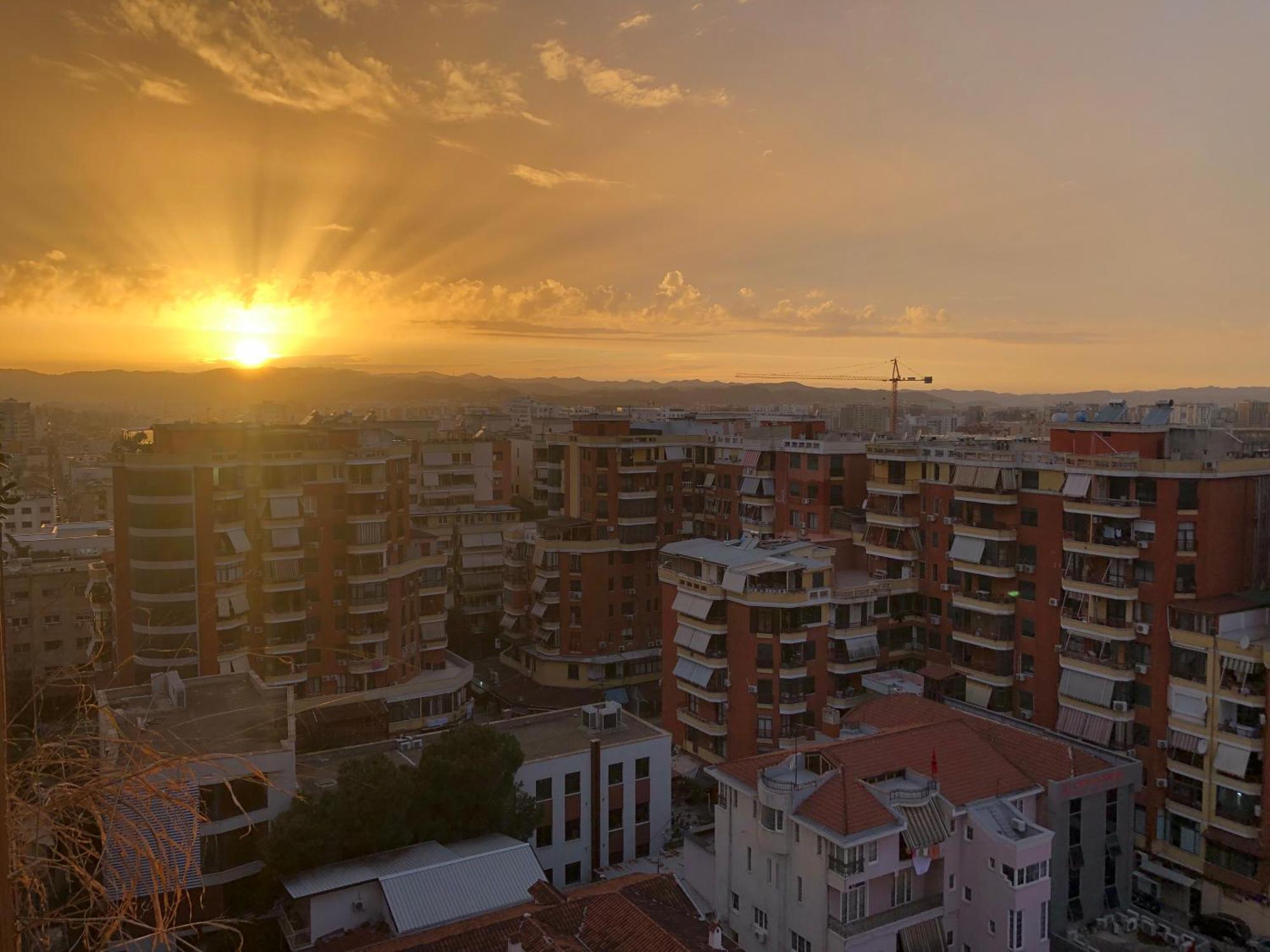 Garden Building Luxury Apartment Tiranë Luaran gambar
